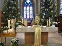 Kirchenschmuck in St. Crescentius (Foto: Karl-Franz Thiede)